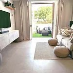 Pool Level Flat In Parque Santiago 1 بيت للعطل *